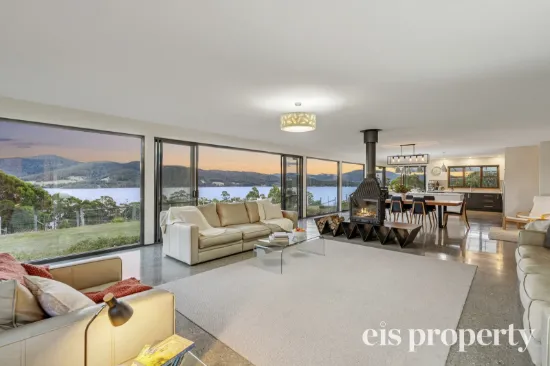 Panoramic Coastal Living, Vineyard and Inspiring Views!