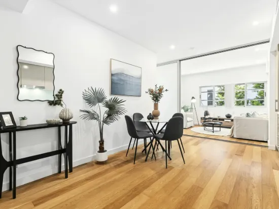 Modern Living Near Burns Bay Reserve