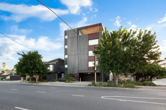 Modern City-Fringe Living 