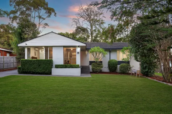 Delightful Family Entertainer in Leafy Address