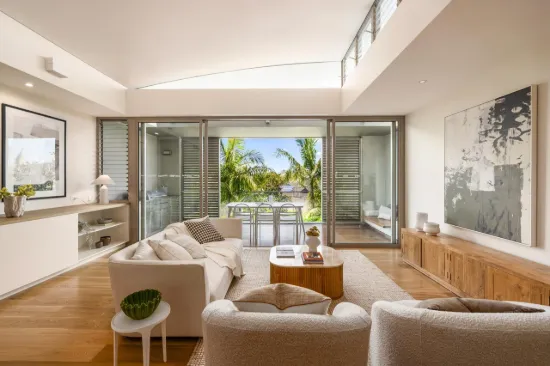 Elevated Luxurious Apartment in Exclusive Golf Course Enclave
