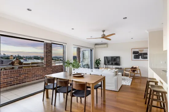 Skyline penthouse living with Stunning Panoramic Views