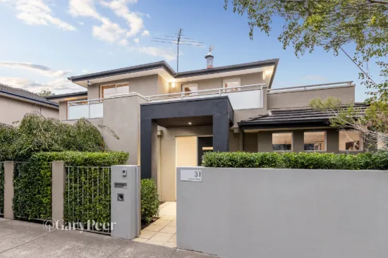 Light-filled family living with parkside appeal