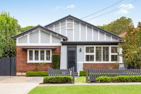 Charming bungalow retreat close to schools and Bales Park