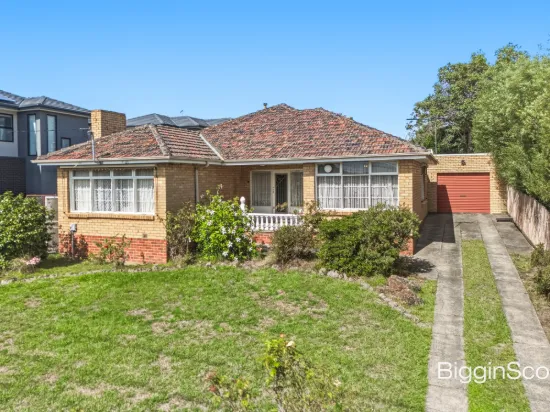 SOPHISTICATED 3-BEDROOM HOUSE IN A PREMIER MOUNT WAVERLEY POCKET!