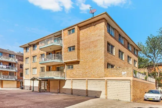 1ST FLOOR AND RENOVATED UNIT IN A GREAT LOCATION