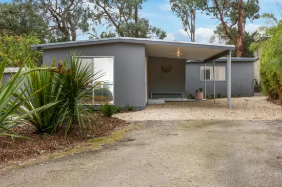 STYSLISH, SPACIOUS & SUPERBLY LOCATED
