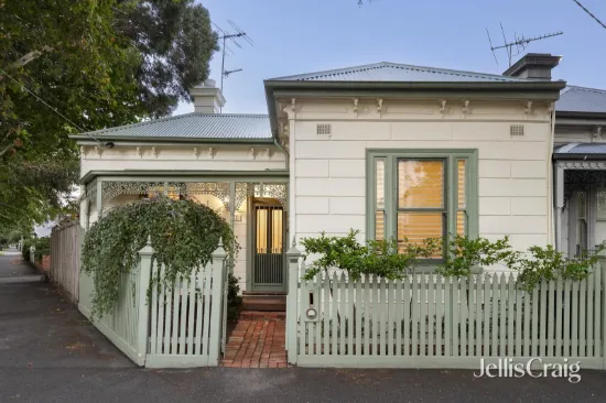 Corner Victorian in prized St Vincent Gardens