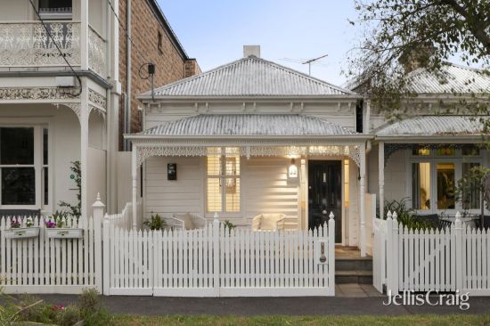 Indoor-outdoor living with north-facing aspect