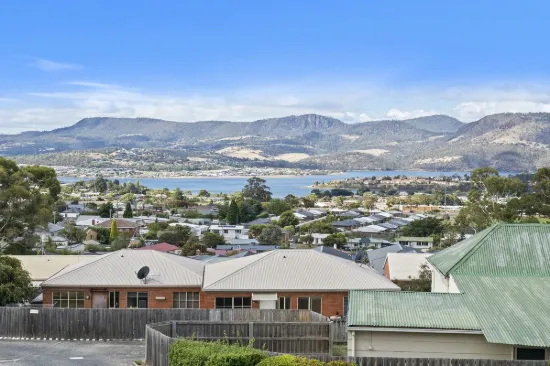 Sunny unit with river views