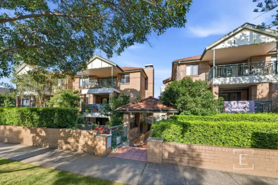 Split level, 3 bedroom apartment