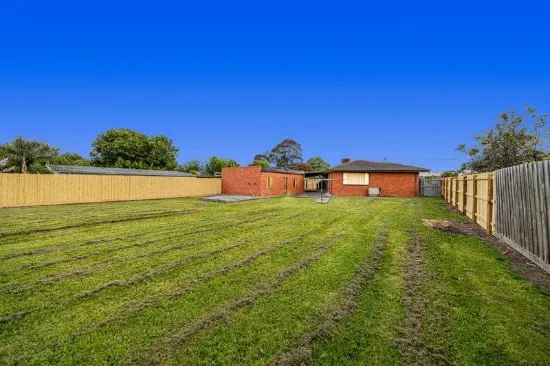 APPROX. 1,240M2 NESTLED IN THE ACTIVITY CENTRE ZONE - POTENTIAL PLUS WITH STRONG SCOPE FOR DEVELOPMENT (S.T.C.A.)!