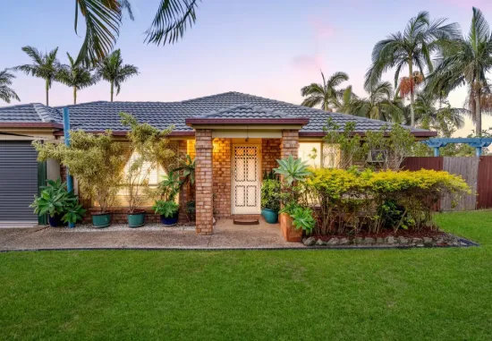 Tightly Held Family Classic in a Peaceful Kuraby Pocket