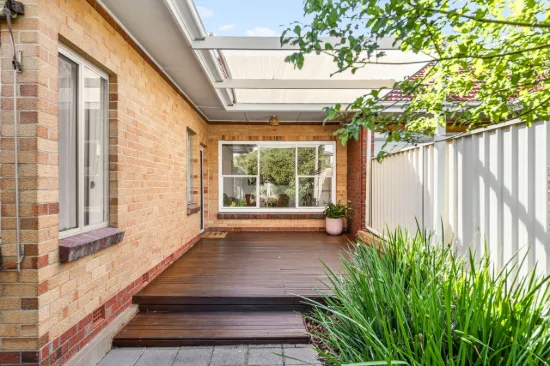 Comfortable, Light-Filled Living in a Prime Location