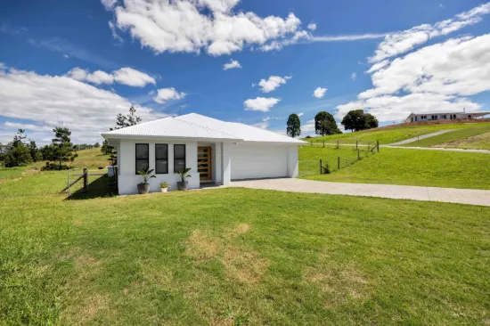 Modern Lifestyle Living on 5,904m²
in the Exclusive McIntosh Park Estate
