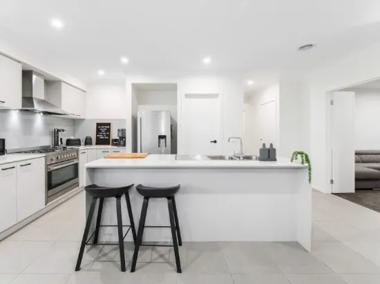 WHEN QUALITY, PRESENTATION & AFFORDABILITY COUNT - POPULAR BROMPTON ESTATE LOCALE OPPOSITE PARKLAND!