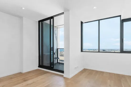 Convenient City Living with Premium Resident Facilities