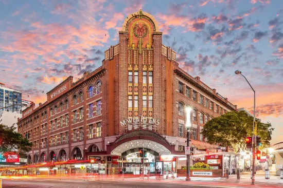 Iconic McWhirter's Living - Heritage Character in the Heart of the Valley