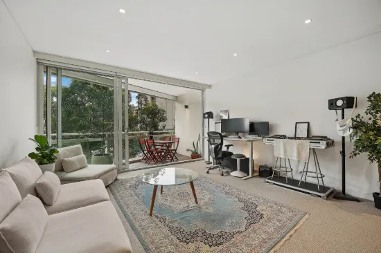 Contemporary Urban Retreat With Prized North West Aspect In 'Advanx East'