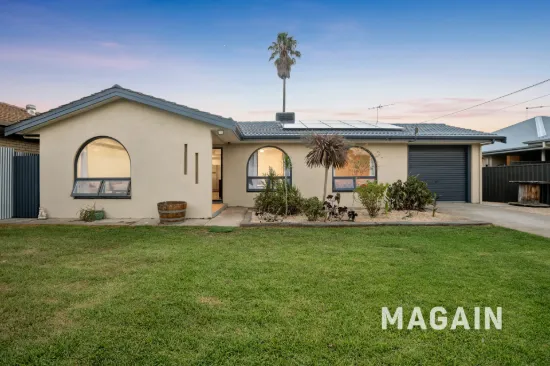 A private & versatile coastal oasis...