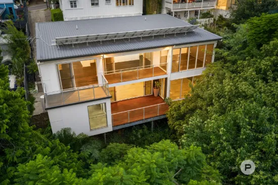 Modern And Spacious Home in Private, Tranquil Location