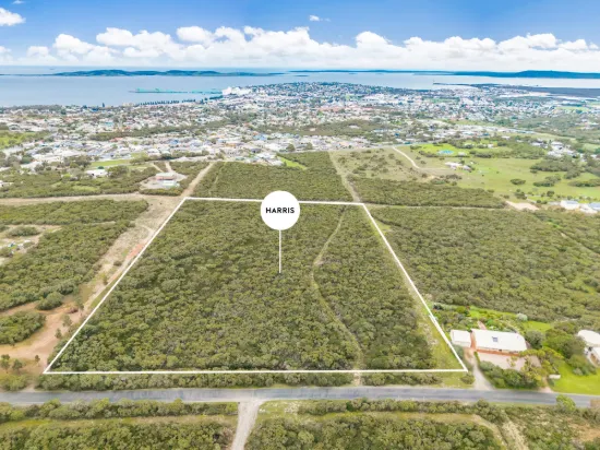 Lifestyle acreage with stunning coastal panorama