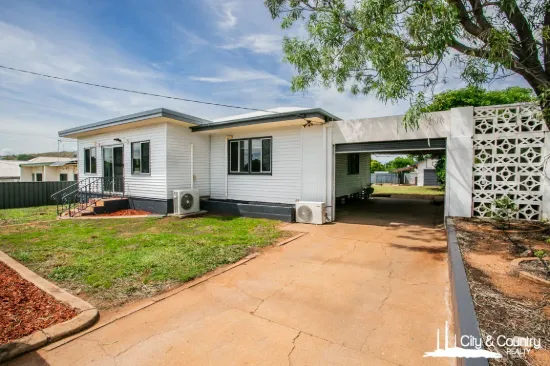 35 Arline Street – Spacious Family Home with Entertaining Options