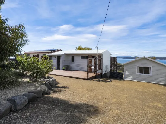 "Waterfront" Classic Beach Cottage