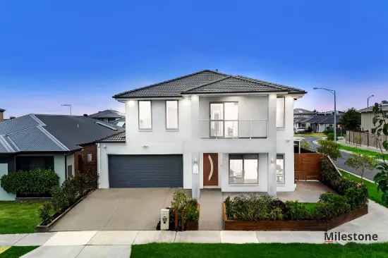 North Facing Luxury Living Awaits: Magnificent 6-Bedroom, 3-Bathroom with Designer Kitchen, Expansive Living Spaces, and Stunning Views!