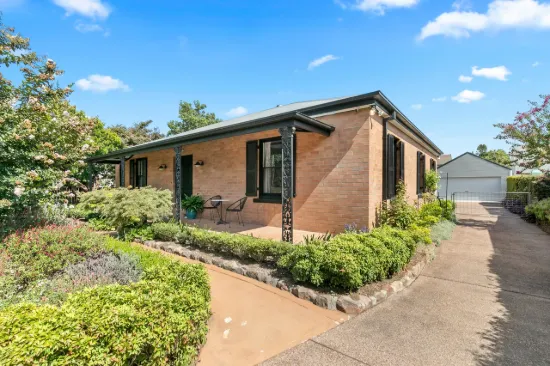 EXQUISITE ELEGANCE IN LORNs PREMIER STREET!!