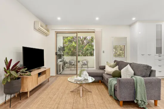 Stylish corner unit in the heart of Carlingford