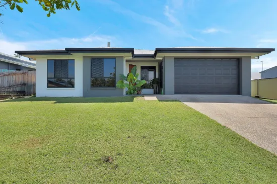 Coastal Lifestyle, Space & Entertaining  Just Moments from the Beach
