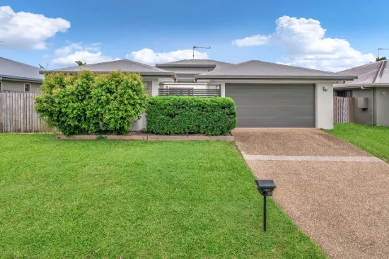 Four Bedroom Family Living with Pool and Expansive Patio