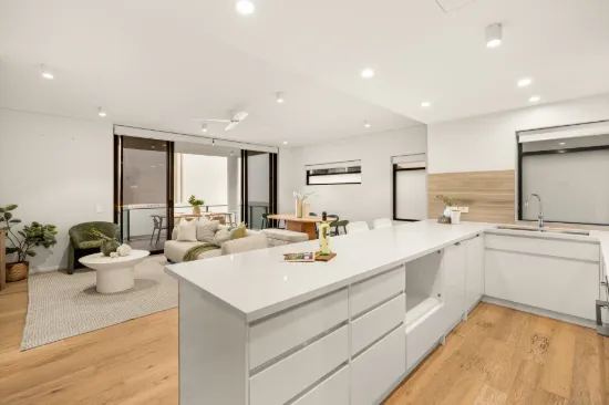 Spectacular apartment that combines luxurious, riverside living with unbeatable convenience!
