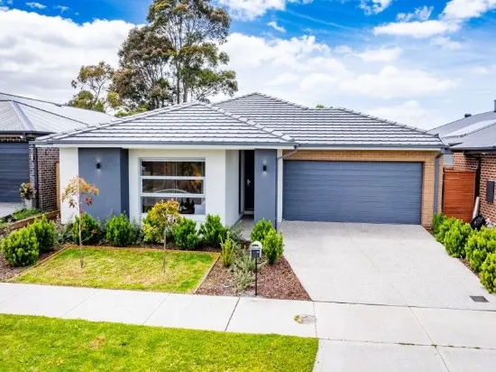 IMPECCABLE FAMILY LIVING WITH FULLY EQUIPPED GUEST ROOM