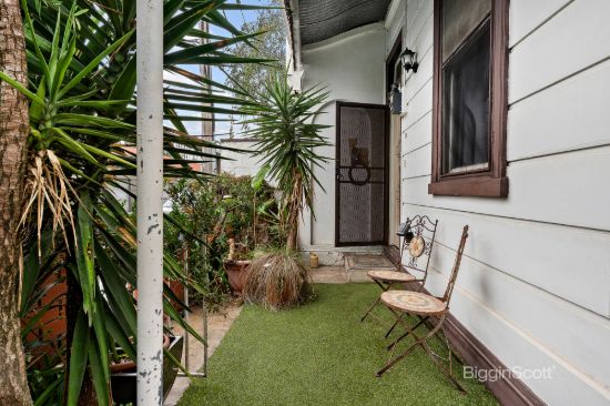 ENDLESS POTENTIAL IN A FREESTANDING 3 BEDROOM VICTORIAN