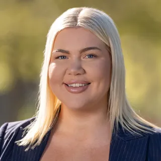 Zoe White - Real Estate Agent