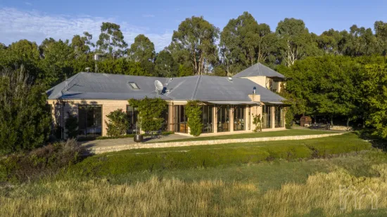 Architectural Ridge Retreat with Panoramic Loddon River Views