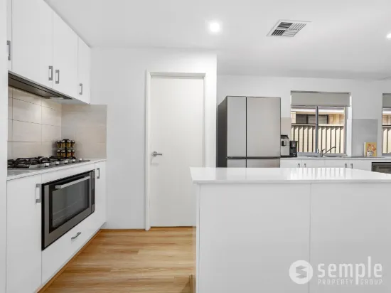 Peaceful Parkside Living Backing onto Private Gardens & Lake