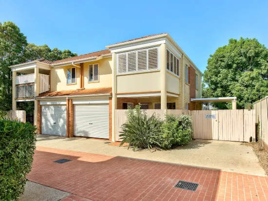 MOVE IN READY COMPLEX OF 4!