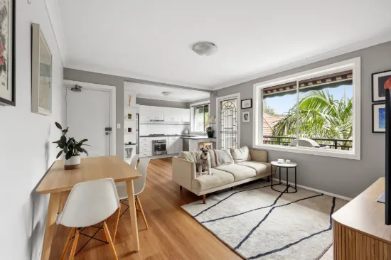Top floor Living With Light, Breeze And Outlooks