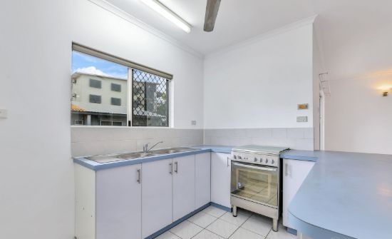 Quite Two Bedroom Unit - Walk to Sea - Solar Power