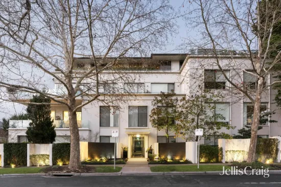 Luxury garden apartment in exclusive ‘Bijan’
