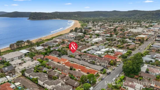 Coastal Lifestyle Living – Spacious Townhouse Moments from the Beach