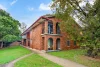 Ground level apartment with Easy Access! Close to the Station and Shops