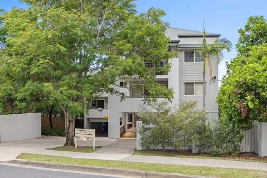 Top Floor Apartment in Leafy Coorparoo  2 Car Spaces!