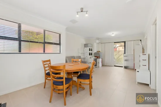Spacious City-Fringe Apartment with North-Facing Balcony