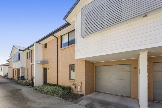 Modern Townhouse. Unbeatable Location.