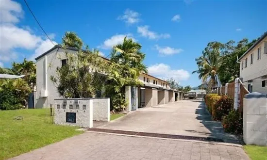Spacious Townhouse I Modern Kitchen I Prime Hyde Park Location I Ideal Investment