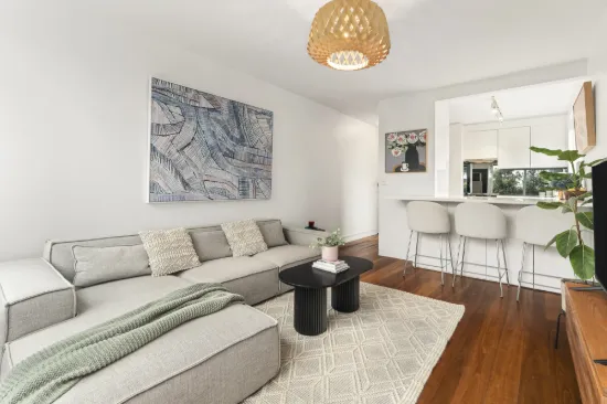 Quiet Renovated Apartment in Boutique Block of Only 9